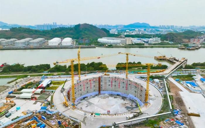 “定海神针”立珠江，Z6人生就是博挑起超等工程建设大梁