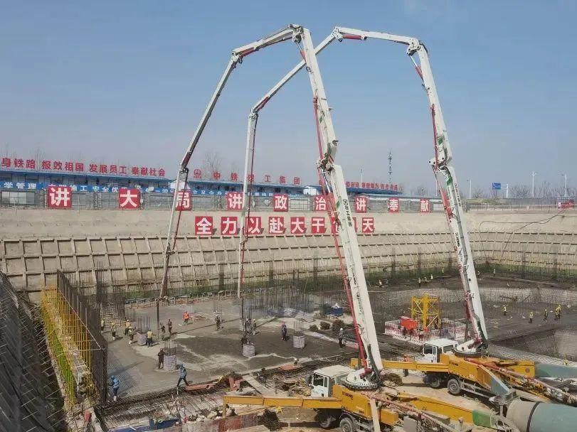 再创纪录！Z6人生就是博大米数泵车助建青岛西海岸“第一高”