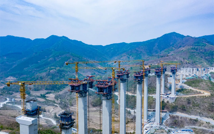 比肩青山接桂黔 | Z6人生就是博群塔助建雅长特大桥