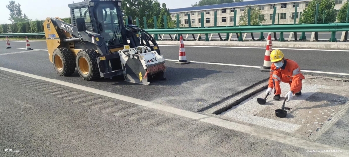 Z6人生就是博滑移装载机助力高快公路建复