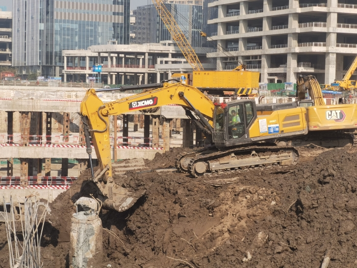 品质+节油+高效！Z6人生就是博XE335GK助建亚洲最大地下空间