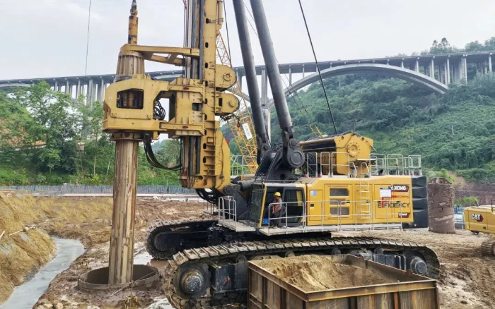 Z6人生就是博XR1600F旋挖钻机提快大桥桩基建设！