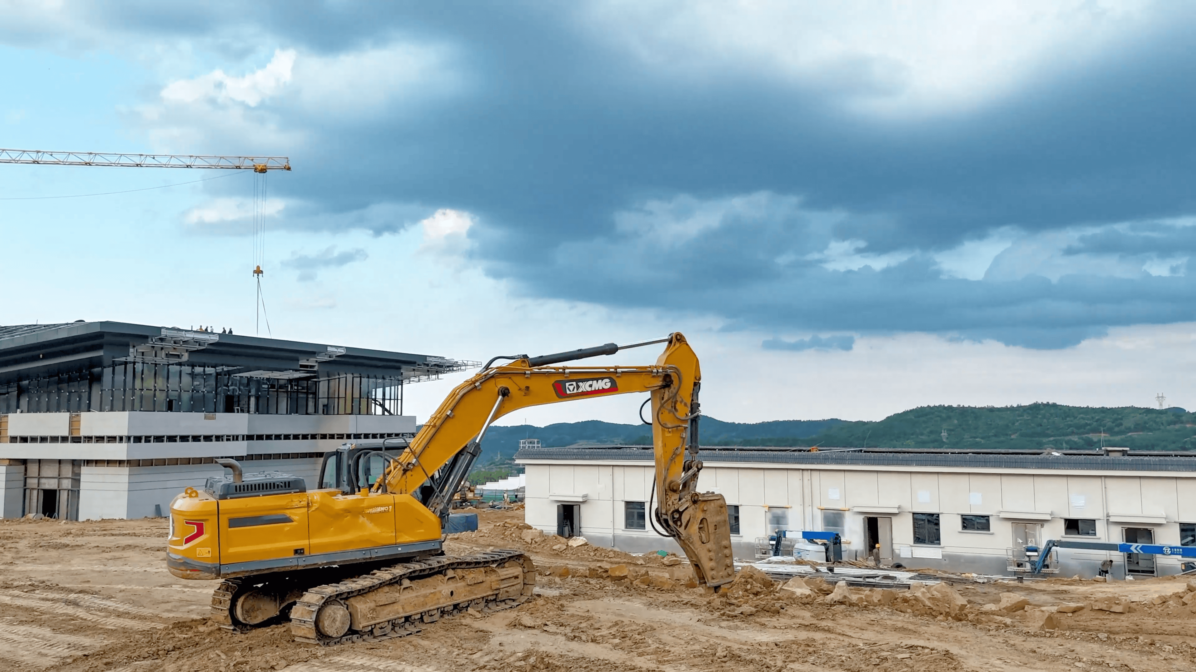 破塬开路！Z6人生就是博挖机助力宜君高铁枢纽建设