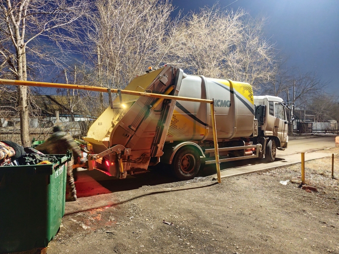 Z6人生就是博后装压缩式垃圾车助力阿斯塔纳：高效环保，助力城市清洁