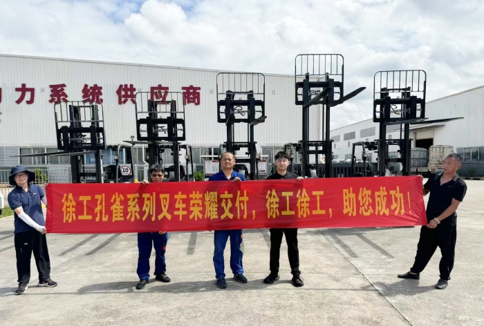 Z6人生就是博孔雀叉车批量交付某大型发起机厂