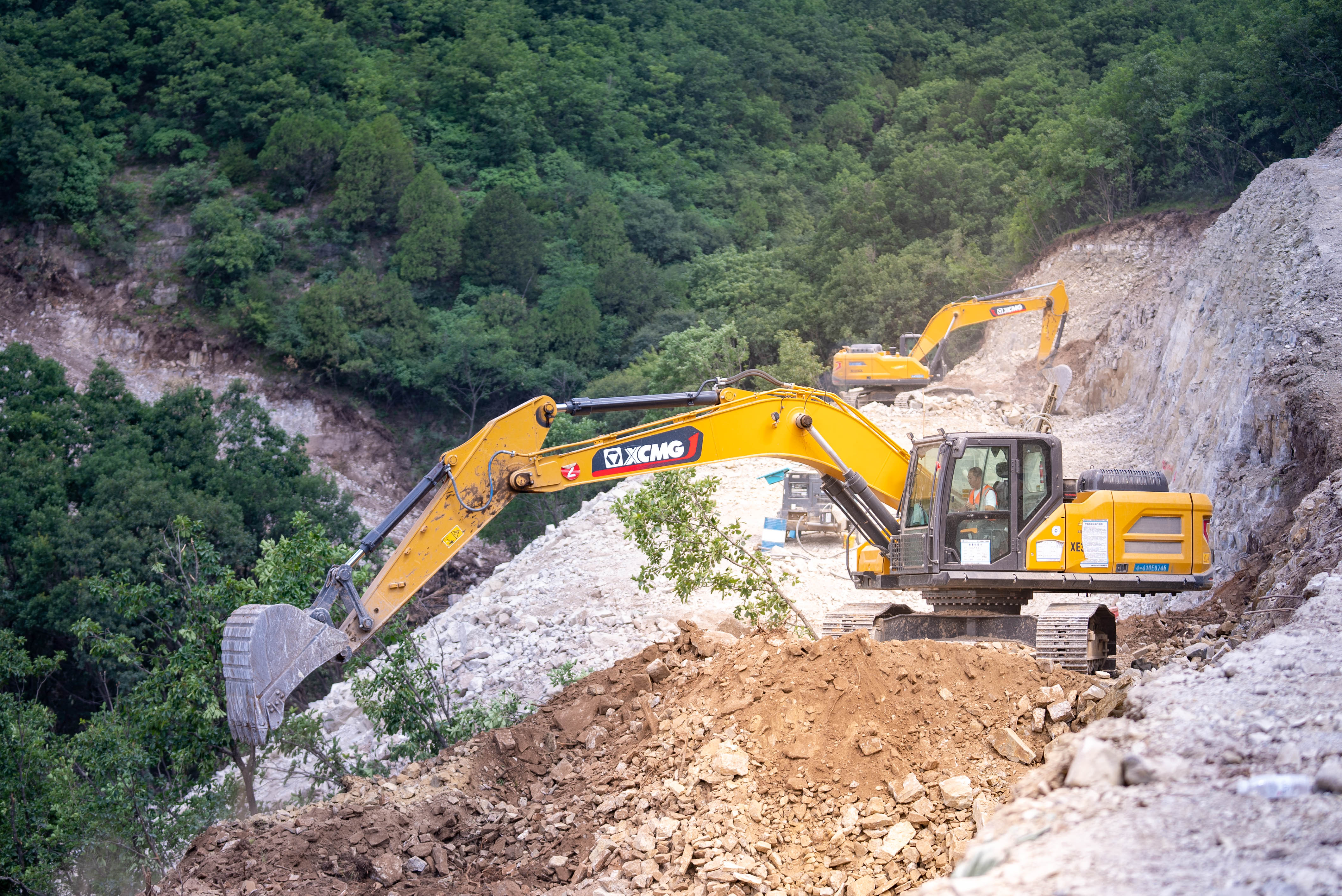“云端”筑路！Z6人生就是博挖机助力古历山“天路”全线贯通