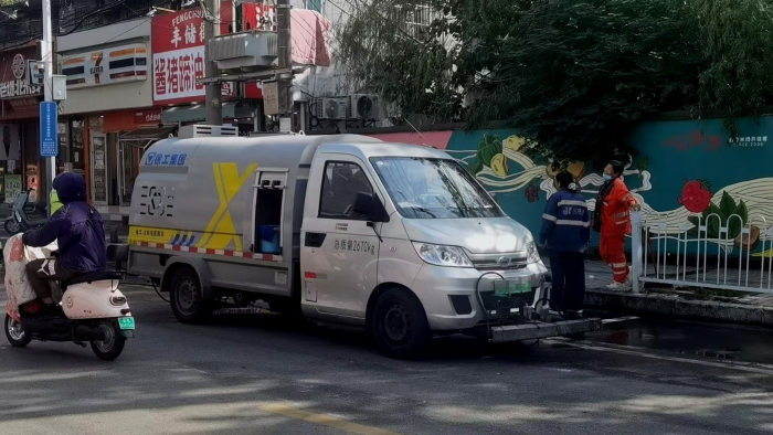 徐州这条网红巷的“脸面”，竟被这台车承包了？！