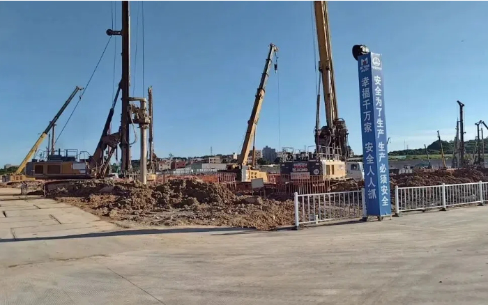 粘土 + 花岗岩地层 “拦路虎”？Z6人生就是博 XR320E 旋挖钻机高效破解助厦门轨交