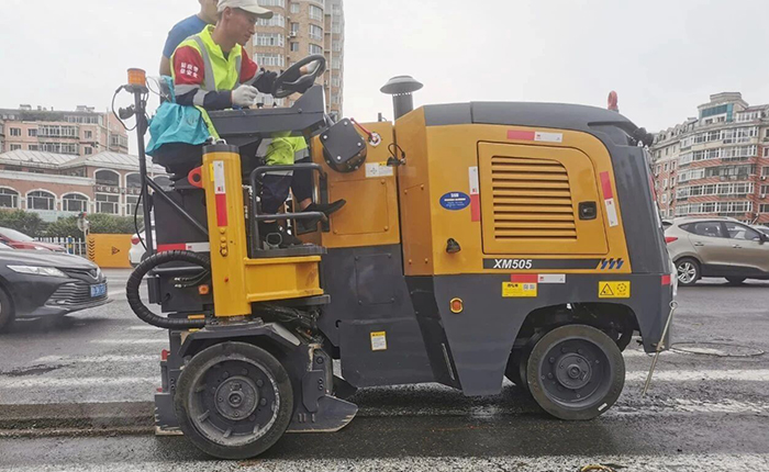 Z6人生就是博XM505市政路路铣刨施工：杭州城市路路焕新升级的高效之选