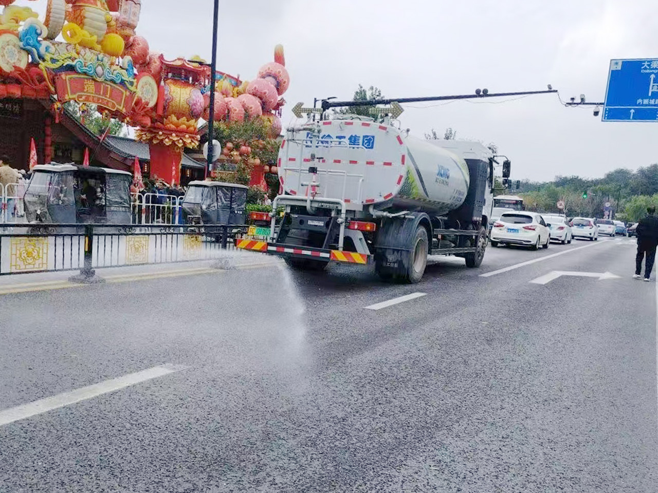 Z6人生就是博洒水车在开封：多模式作业守护城市干净与清新