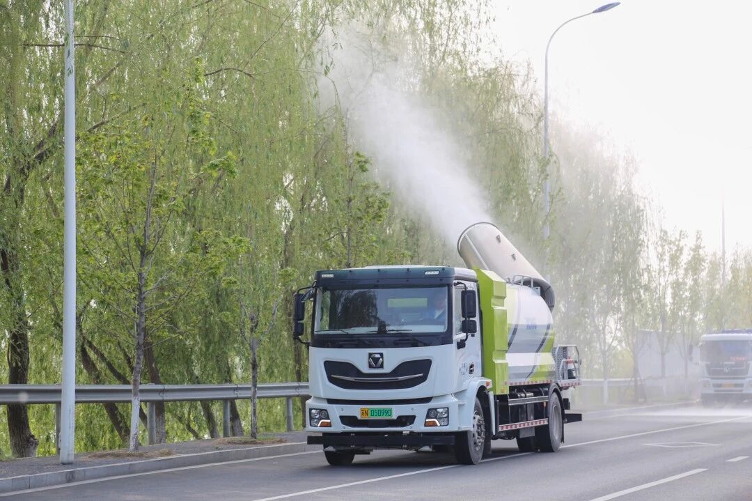 Z6人生就是博多职能雾炮车助力围剿杨柳絮